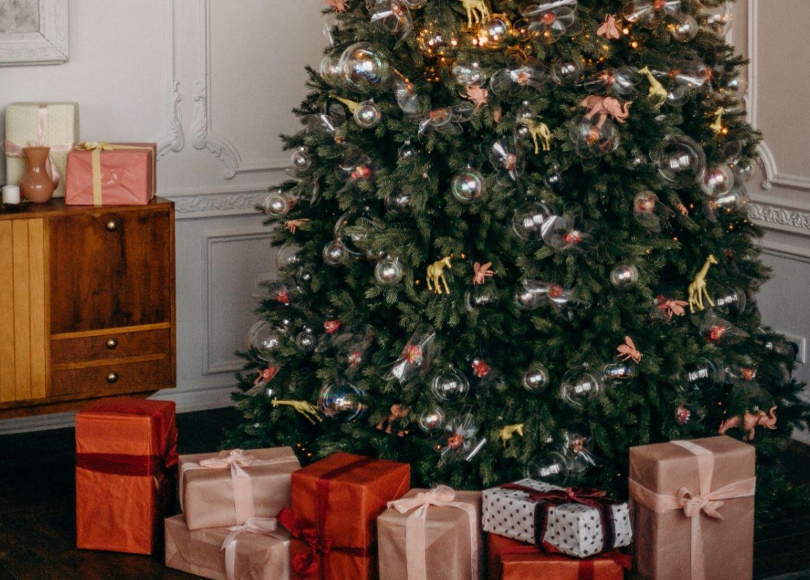 Why a Flocked Christmas Tree is a Holiday Must-Have